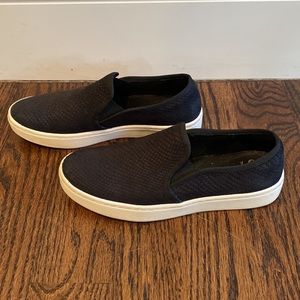 Sofft brand women’s sneakers with subtle textured leather upper, size 8M.